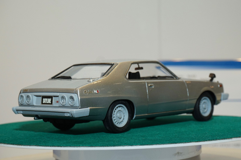 旧車が並ぶスケールモデルの新商品