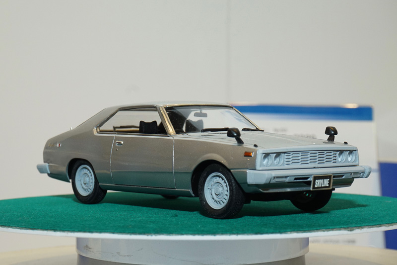 旧車が並ぶスケールモデルの新商品