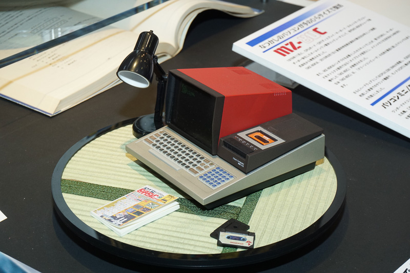 ハル研究所が発表したクラシックパソコン「PasocomMini MZ-80C」の展示