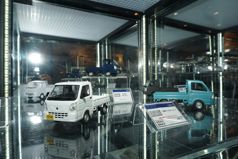 軽トラックのミニカーも