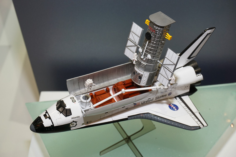 ハセガワが展示した、スペースシャトルからハッブル宇宙望遠鏡を切り離す直前の「ハッブル宇宙望遠鏡 ＆ スペースシャトル オービター w/宇宙飛行士」