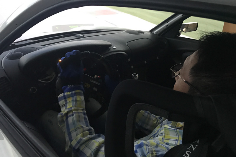 2年ぶりとなるオートポリスのコースをチェック。リアルに再現されているので実際に走った記憶がよみがえってくる