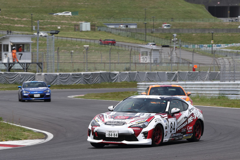 冷静に前のクルマを観察しながら4位まで順位を上げた