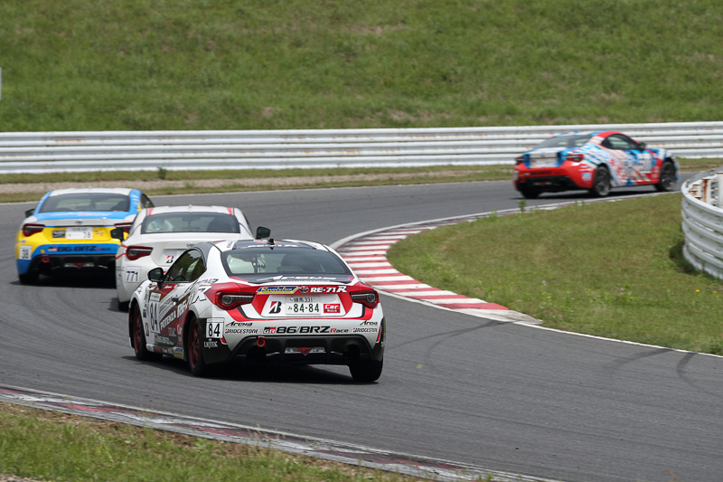 菱井選手の771号車に続きたいところだったが、4位のままチェッカーフラッグを受けた