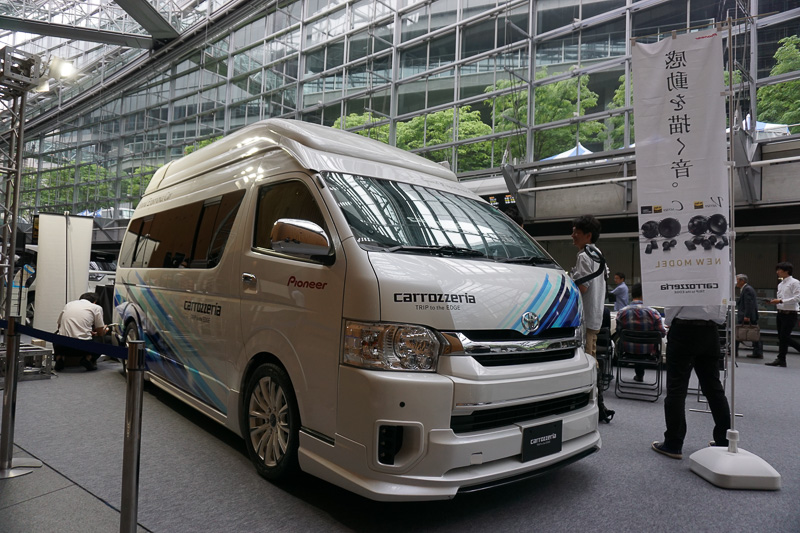 パイオニアはハイレゾ対応カーオーディオを搭載した「86」のほか、純正スピーカーとの聞き比べができる「ハイエース」を出展