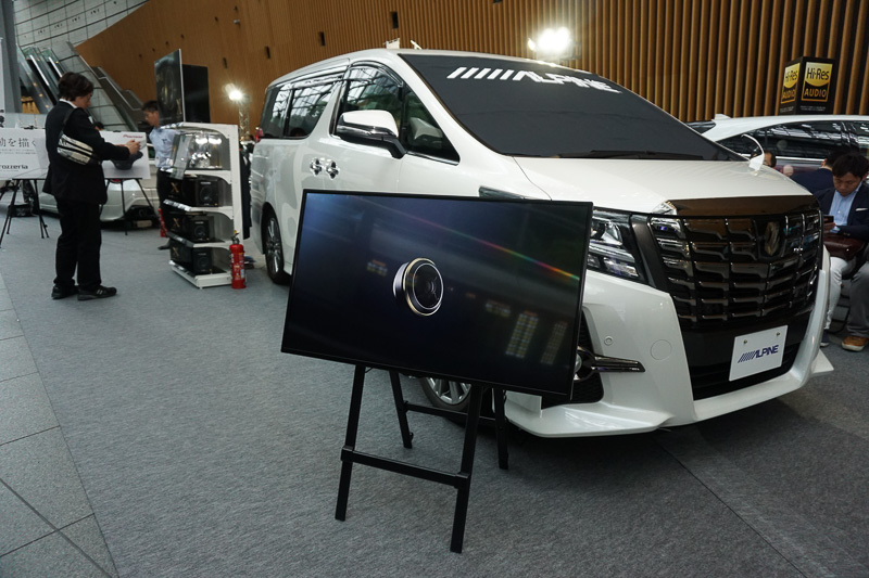 アルパインはアルファードのデモカーを出展