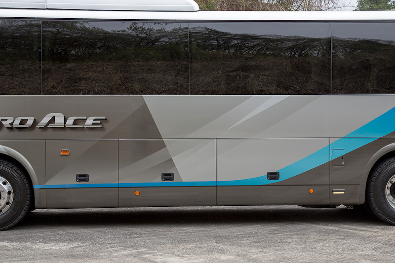 天井直冷式のエアロエースはトランクルームが3スパンとなり、荷室が広いのが特徴。そのため、乗客の荷物が多い空港線などに多く使用される