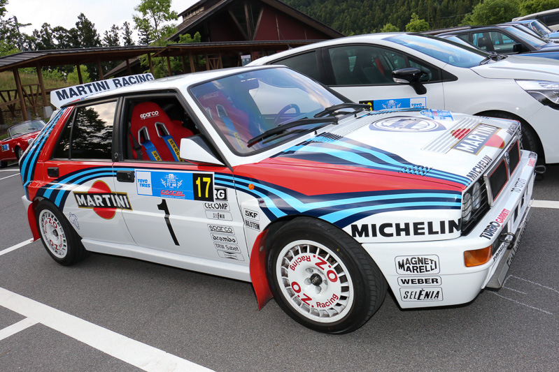 ラリーの参加車両だけでなく、近隣から集まったクラシックカーなども展示され、多くのファンが足を運んだ