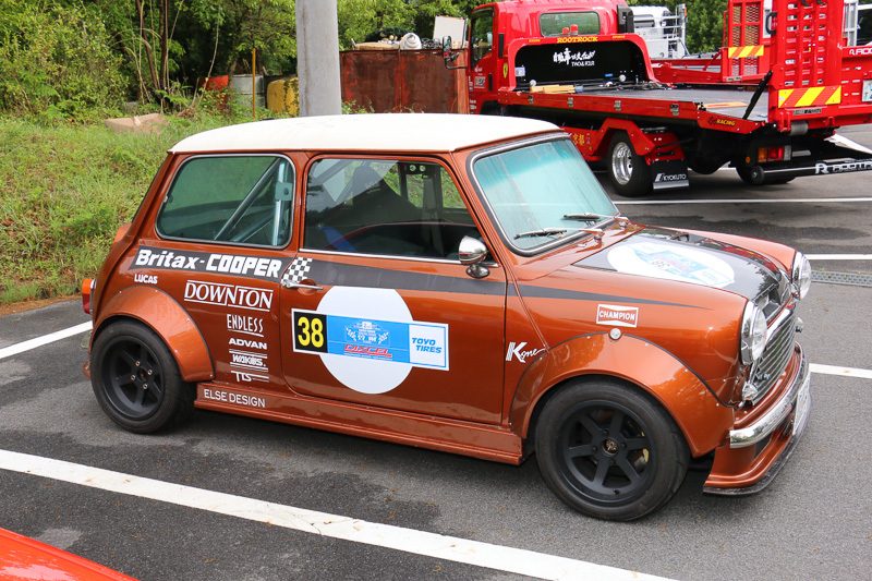 ラリーの参加車両だけでなく、近隣から集まったクラシックカーなども展示され、多くのファンが足を運んだ