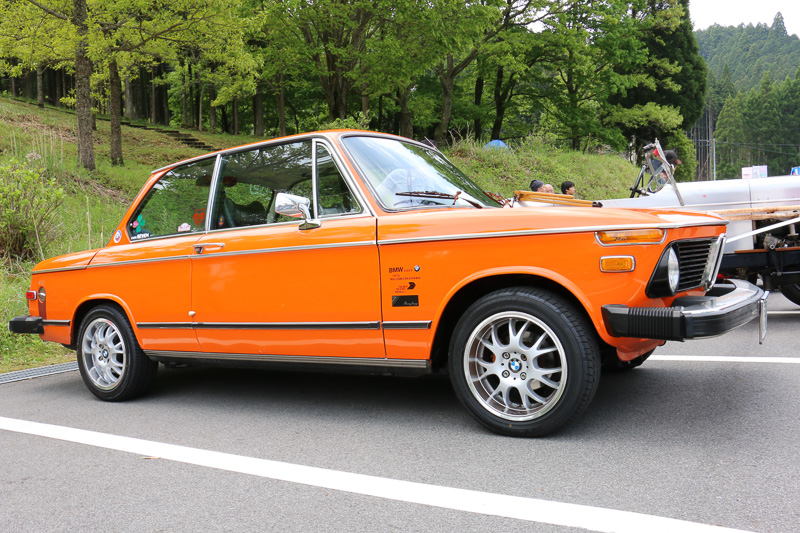 ラリーの参加車両だけでなく、近隣から集まったクラシックカーなども展示され、多くのファンが足を運んだ