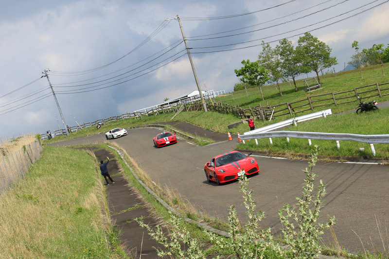 SSでのタイム計測後は、逆方向にコースを走ってパレードラン。全SSの終了後には、曽爾高原ファームガーデンと曽爾村役場を往復する「村内パレード」も実施された