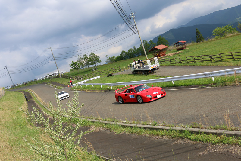 SSでのタイム計測後は、逆方向にコースを走ってパレードラン。全SSの終了後には、曽爾高原ファームガーデンと曽爾村役場を往復する「村内パレード」も実施された