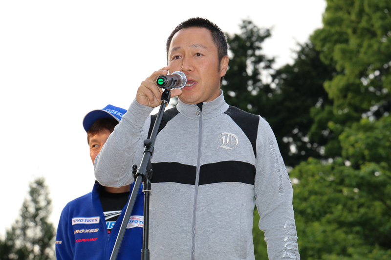 「職業柄、あまり公道を走らせてもらう機会はあまりないのですが、イベントとしてやらせてもらうのは本当に幸せです。また、地元のみなさんのご協力や声援は、ここまで歓迎してもらえることはほかにないと思います」と井入選手はコメント