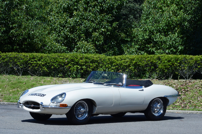 走行披露車（ジャガー Eタイプ ロードスター）