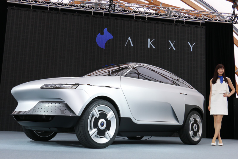 AKXYの車名は「Asahi Kasei X（かける）You（お客様）」の4文字を組み合わせたもの