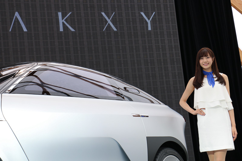 AKXYの車名は「Asahi Kasei X（かける）You（お客様）」の4文字を組み合わせたもの