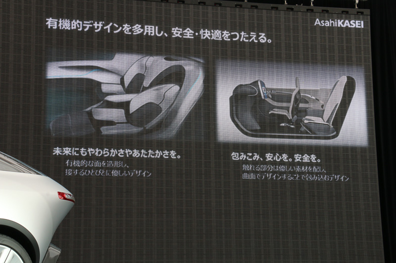 内装では見た目の柔らかさだけでなく、実際に触れたときも柔らかく感じるようにして安心、安全を表現