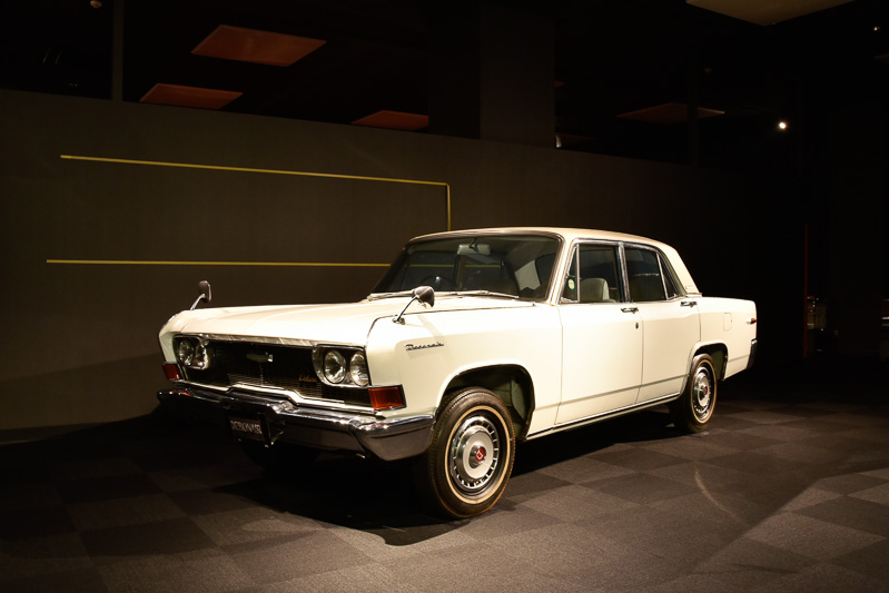 三菱自動車「デボネア」