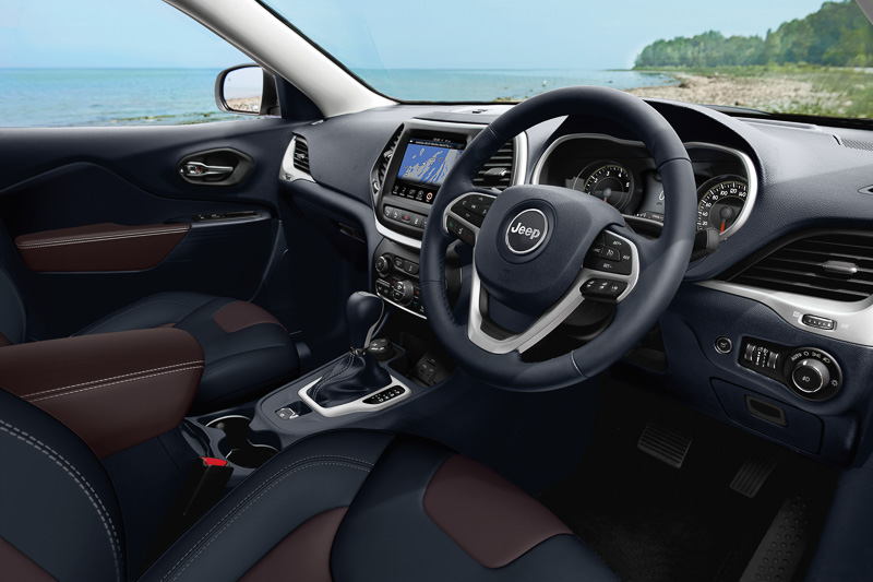 ブライトホワイトに設定される、インディゴブルーとブラウンを組み合わせた内装カラーの「ヴェスヴィオ」