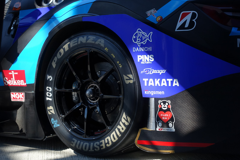 SUPER GT各車には九州復興を応援するくまモンマークが貼られている。写真は100号車 RAYBRIG NSX-GT（山本尚貴/伊沢拓也組）