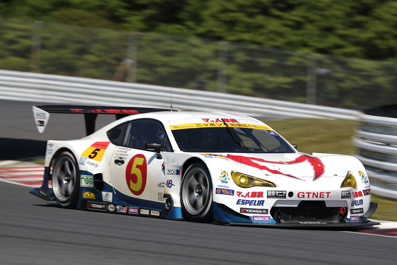 予選3位は5号車 マッハ車検 MC86 GTNET（坂口 夏月/藤波清斗組、YH）。予選トップ3はJAF-GT勢が占めた