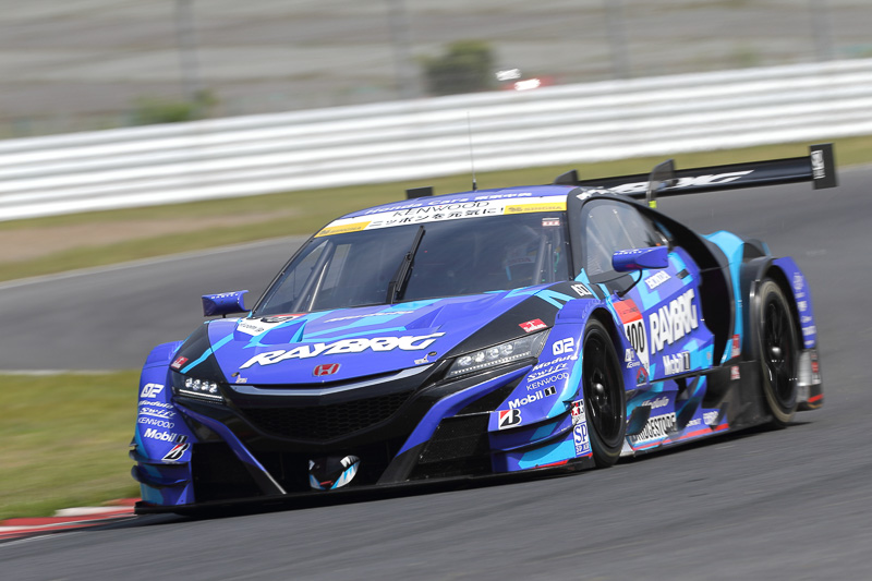 GT500クラスのポールポジションは100号車 RAYBRIG NSX-GT（山本尚貴/伊沢拓也組、BS）。2人ともGTでは初ポールポジション