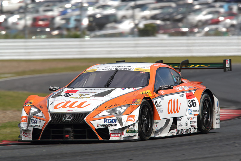 36号車 au TOM'S LC500と1号車 DENSO KOBELCO SARD LC500のトップ争いは、思わぬ幕切れとなった