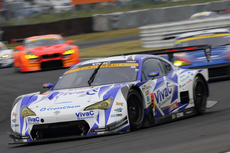 GT300クラスを制した25号車 VivaC 86 MC（松井孝允/山下健太組、YH）