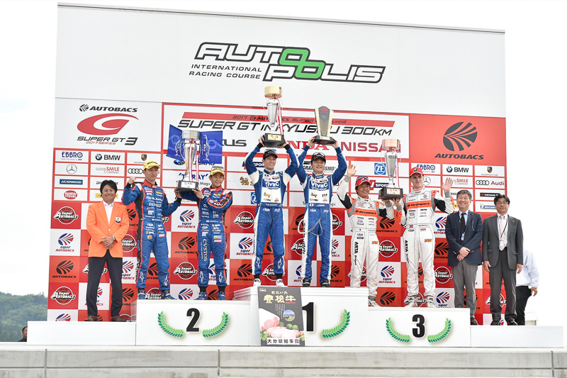 GT300クラス表彰台