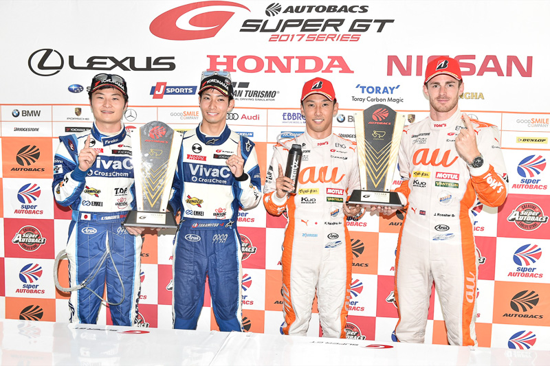 決勝後行なわれた優勝記者会見。左から山下健太選手、松井孝允選手、中嶋一貴選手、ジェームス・ロシター選手