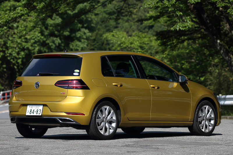 今回試乗した「ゴルフ TSI ハイライン」のボディサイズは4265×1800×1480mm（全長×全幅×全高）、ホイールベース2635mm。価格は325万9000円