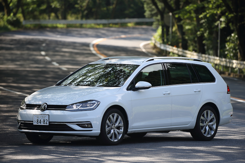 こちらは「ゴルフ ヴァリアント TSI ハイライン」（339万9000円）。ボディサイズは4575×1800×1485mm（全長×全幅×全高）と従来どおり。ボディカラーはピュアホワイト