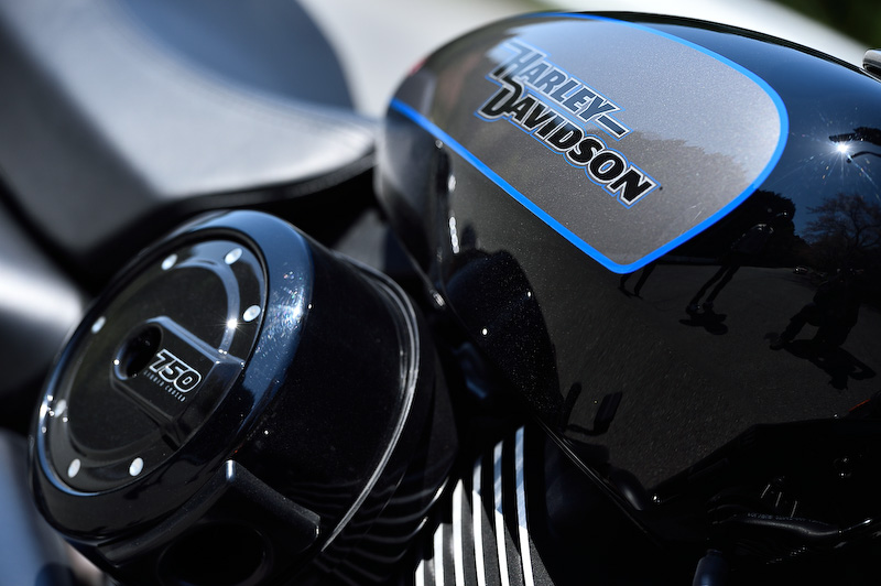 ストリート750は水冷V型2気筒749ccエンジンに6速トランスミッションを搭載。最大トルクは59.0Nm/4000rpmを発生する