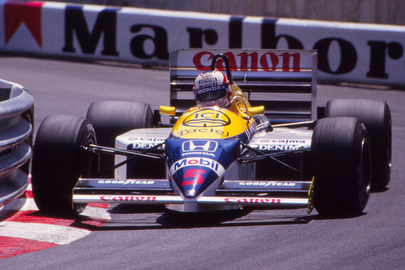 マンセルは予選2位。1986年は6勝してポイントトップで最終戦に臨むが、タイヤバーストでリタイヤ。2ポイント差でチャンピオンを逃した