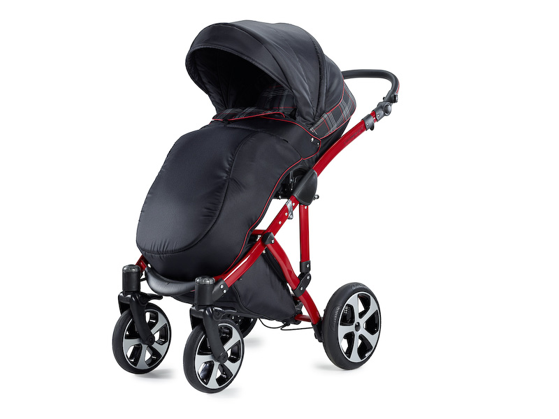 GTIカラーの赤いアルミニウムフレームをはじめ、ホイールデザインやタータンチェック柄のシート、ハニカム構造デザインやスライド・ハンドルのGTI ステッチなどGTI デザインを忠実に再現