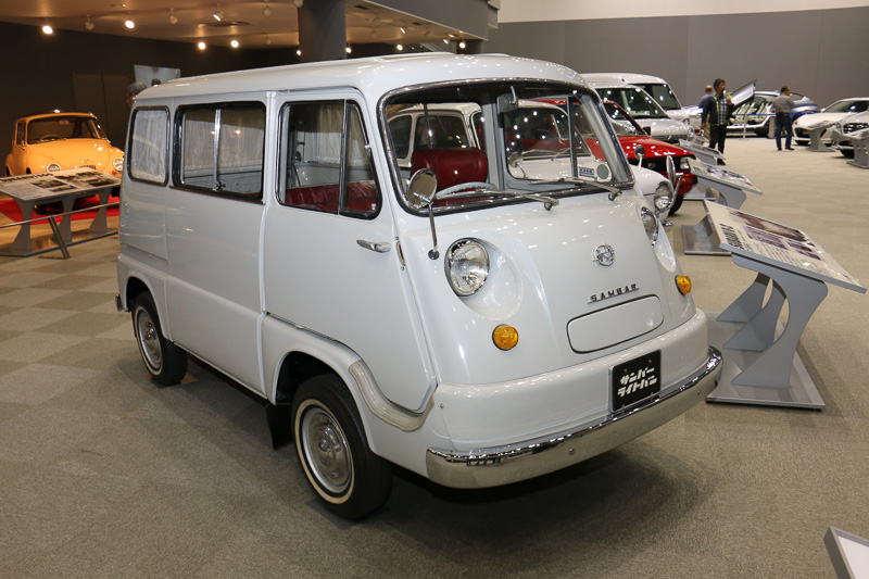 試験前のプレゼンテーションは歴代スバル車などの展示が行なわれている「スバルビジターセンター」が会場として使われた