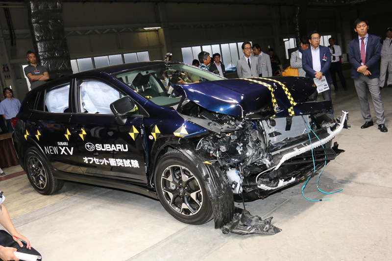 オフセット衝突後のXV