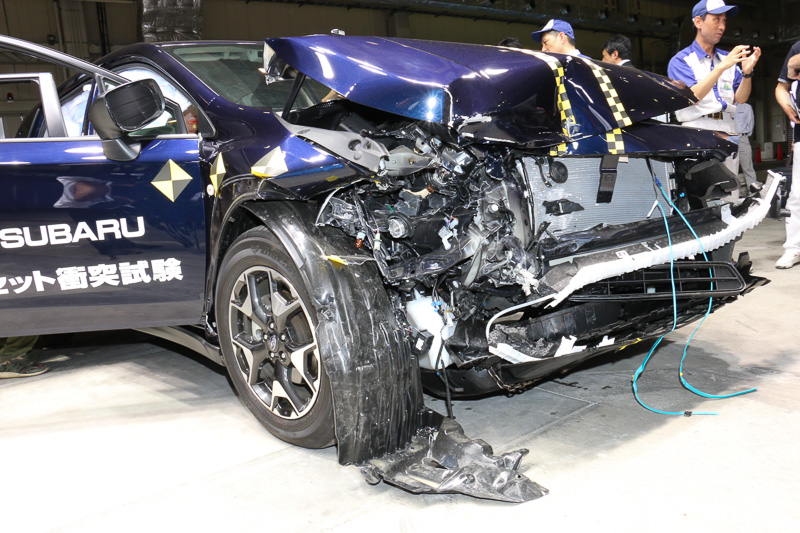 オフセット衝突後のXV