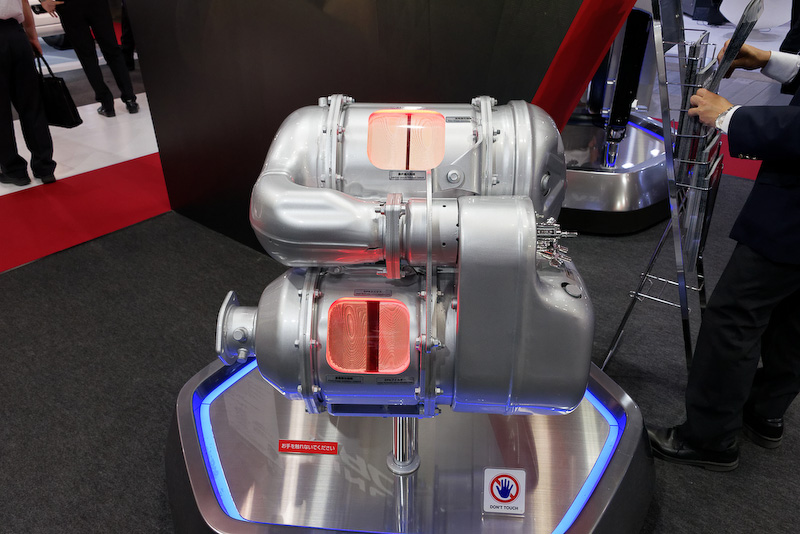 PROFIAのディーゼルエンジン排出ガス低減システムも展示