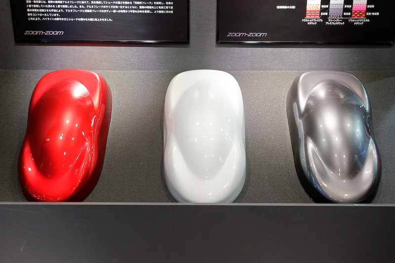 ソウルレッドクリスタルメタリックは陰影の出方が強くなる