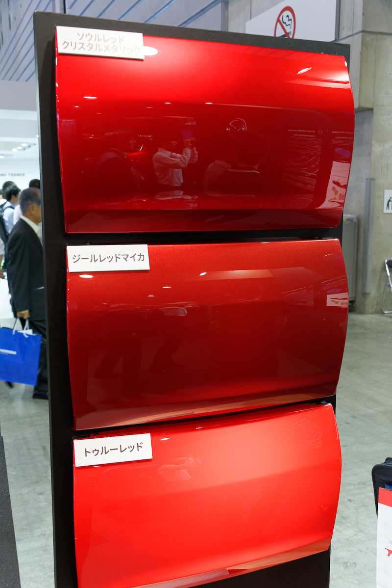 歴代の“赤”と比べて質感が高いと感じられる