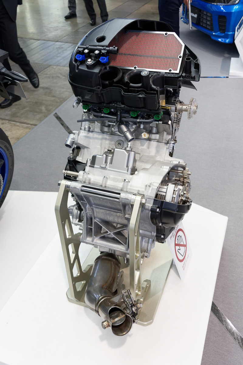 新型エンジンのカットモデル