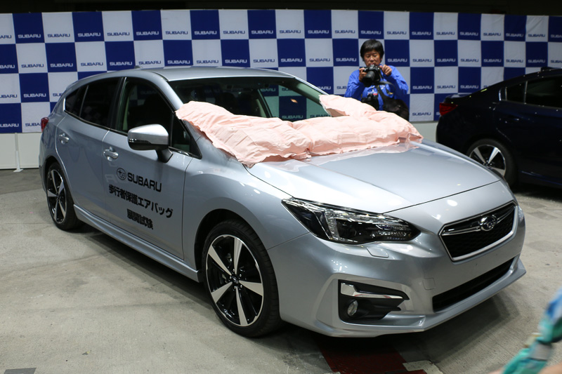 展開後は室内にあるエアバッグと同様にずっと膨らんでいない