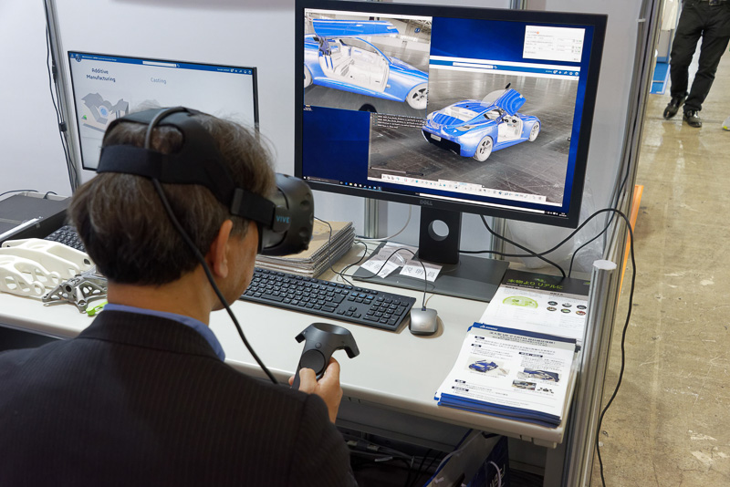 CAD/CAMソフトウェアなどを開発するダッソー・システムズは、VRで設計レビューを行なえるソリューションを披露