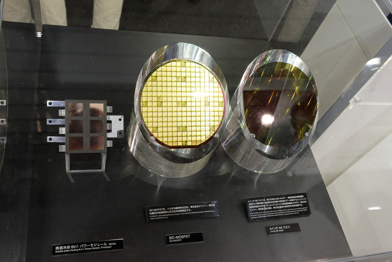 SiCインバータで使用されるSiCチップのウエハ