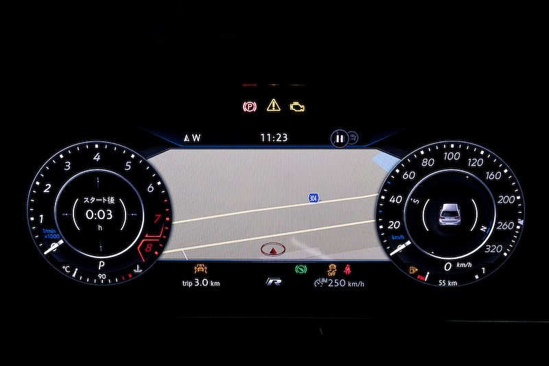 Rは12.3インチの大型ディスプレイを用いたデジタルメータークラスター「Active info Display」を標準装備