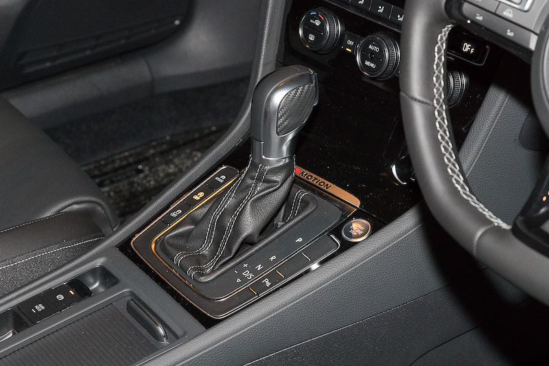 Rは12.3インチの大型ディスプレイを用いたデジタルメータークラスター「Active info Display」を標準装備