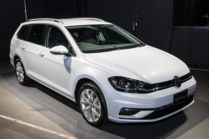 「ゴルフ TSI ハイライン」と共通のパワートレーンを搭載する「ゴルフ ヴァリアント TSI ハイライン」。ボディサイズは4575×1800×1485mm（全長×全幅×全高）。JC08モード燃費は17.3km/L。価格は339万9000円