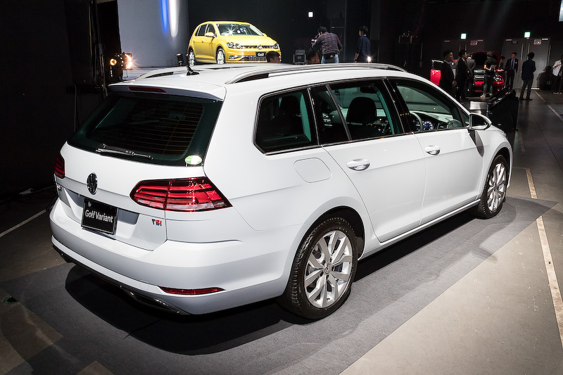「ゴルフ TSI ハイライン」と共通のパワートレーンを搭載する「ゴルフ ヴァリアント TSI ハイライン」。ボディサイズは4575×1800×1485mm（全長×全幅×全高）。JC08モード燃費は17.3km/L。価格は339万9000円