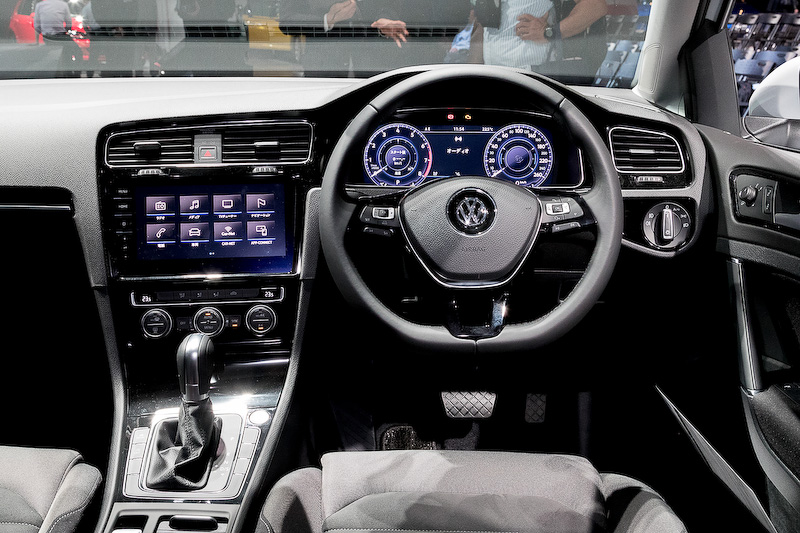 「ゴルフ TSI ハイライン」と共通のパワートレーンを搭載する「ゴルフ ヴァリアント TSI ハイライン」。ボディサイズは4575×1800×1485mm（全長×全幅×全高）。JC08モード燃費は17.3km/L。価格は339万9000円